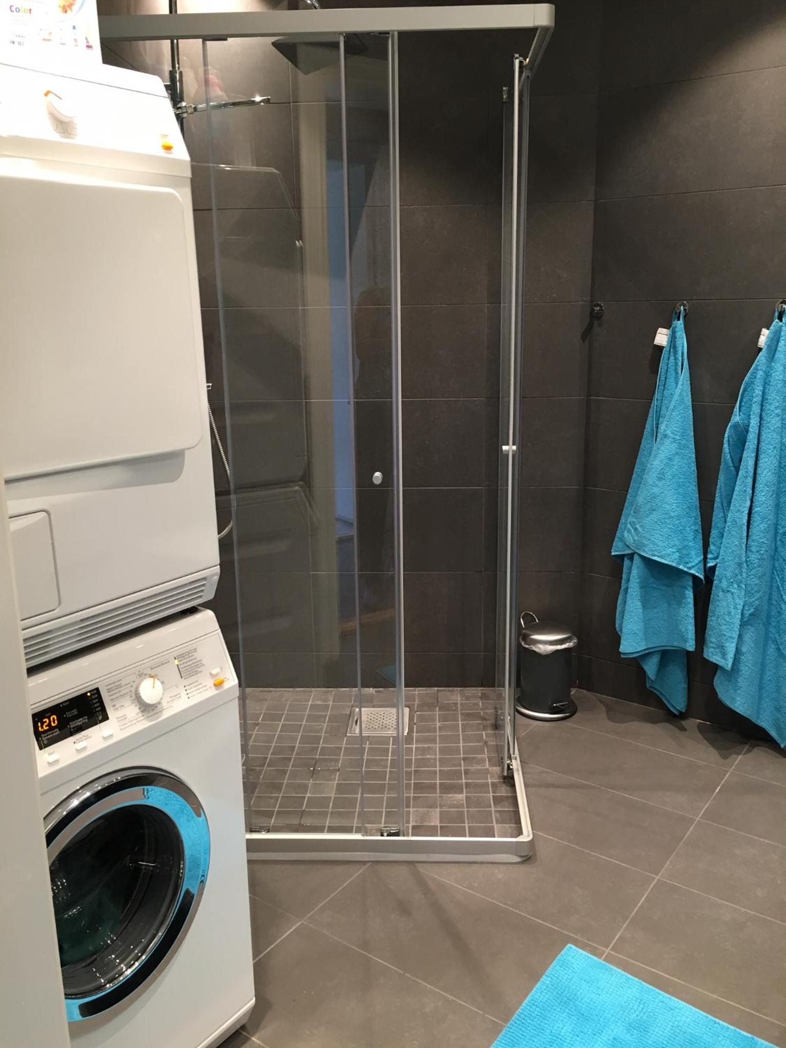 Komfortabelt soverom med fjellutsikt hos Olden Apartments, Noreg