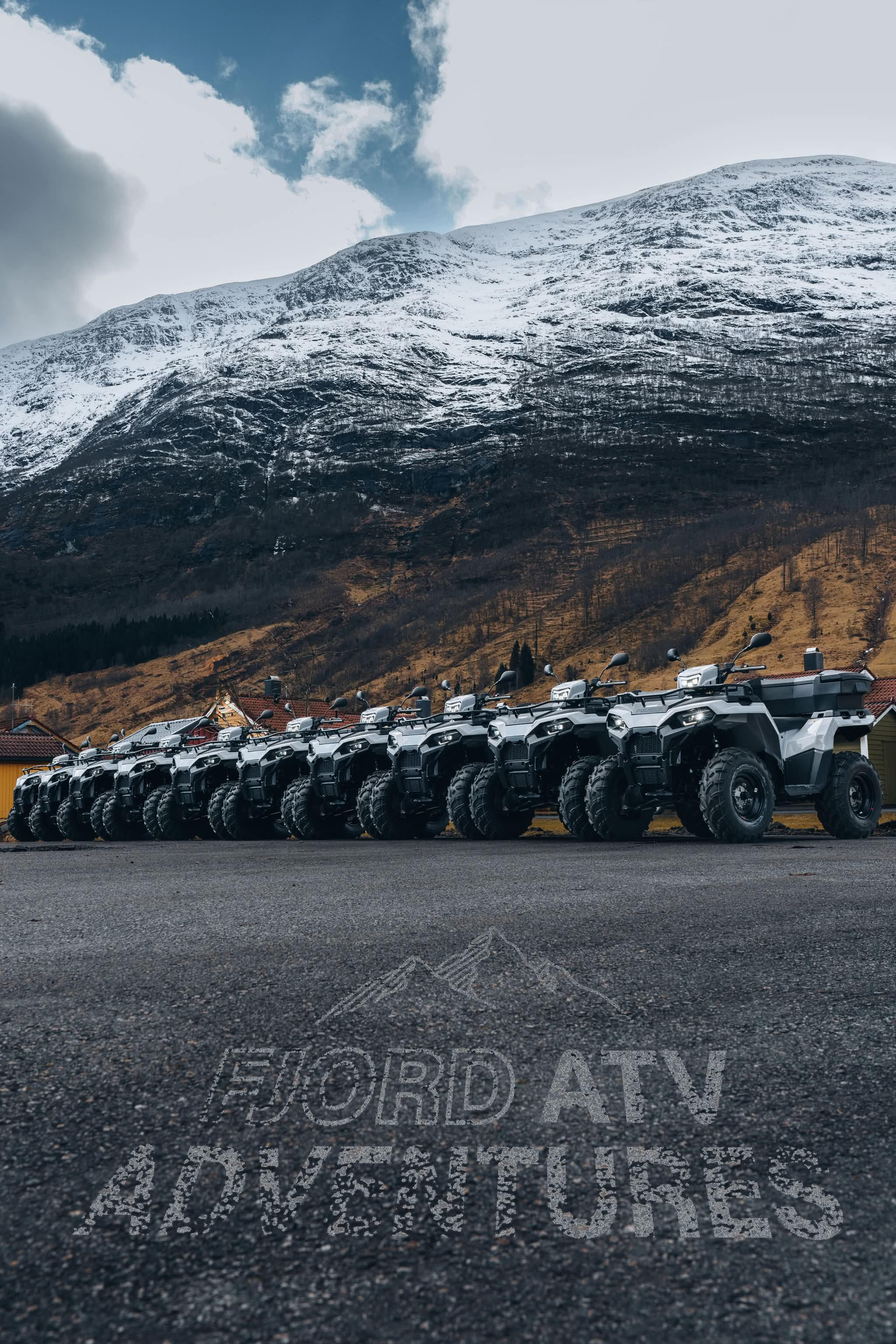 Gruppe på ATV-tur i Olden