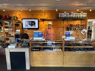 Utval av varer hos The Viking Shop.